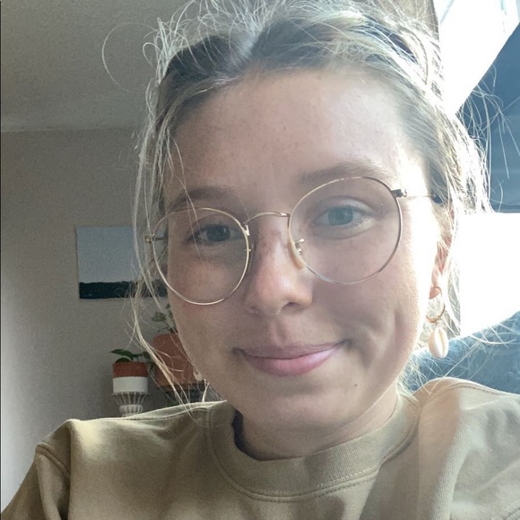 Meet your Posher, Lydia - Picture 1 of 1